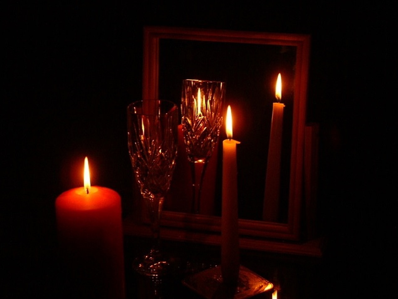 Зеркало и свеча